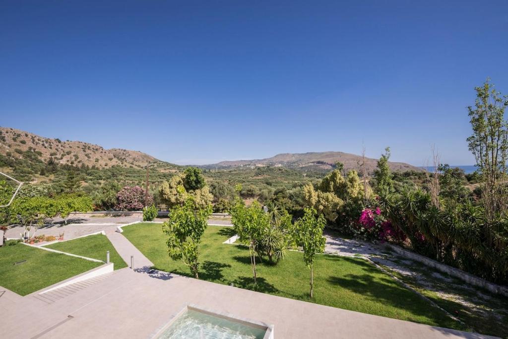 Villa Almyros 5 Bedroom Luxurious Villa Close To The Beach ゲオルギオポリス エクステリア 写真