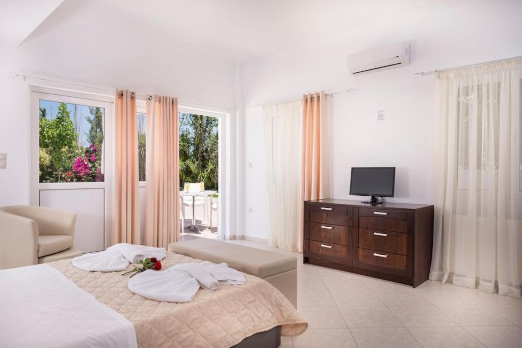 Villa Almyros 5 Bedroom Luxurious Villa Close To The Beach ゲオルギオポリス エクステリア 写真
